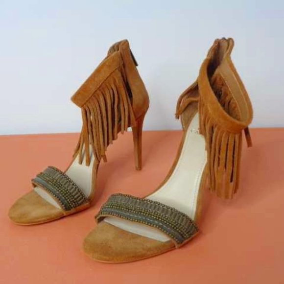 Vince Camuto Shoes - Vince Camuto designer heels Brown Fringe size 9